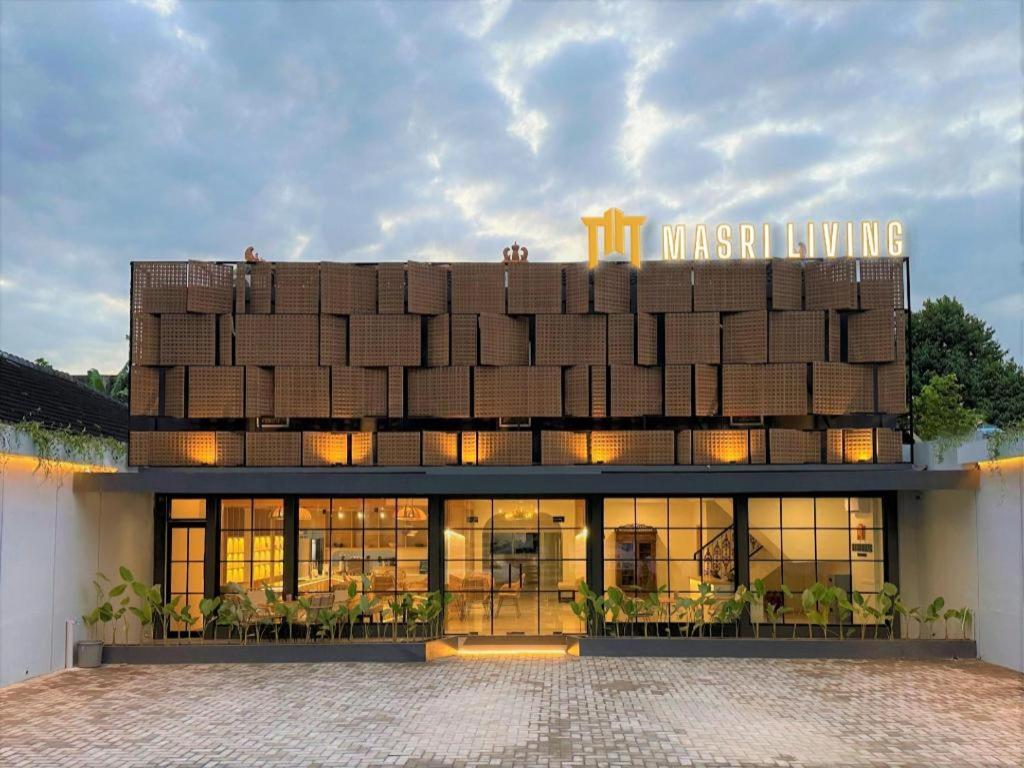 Отель Masri Living By Daphna International Джокьякарта Экстерьер фото