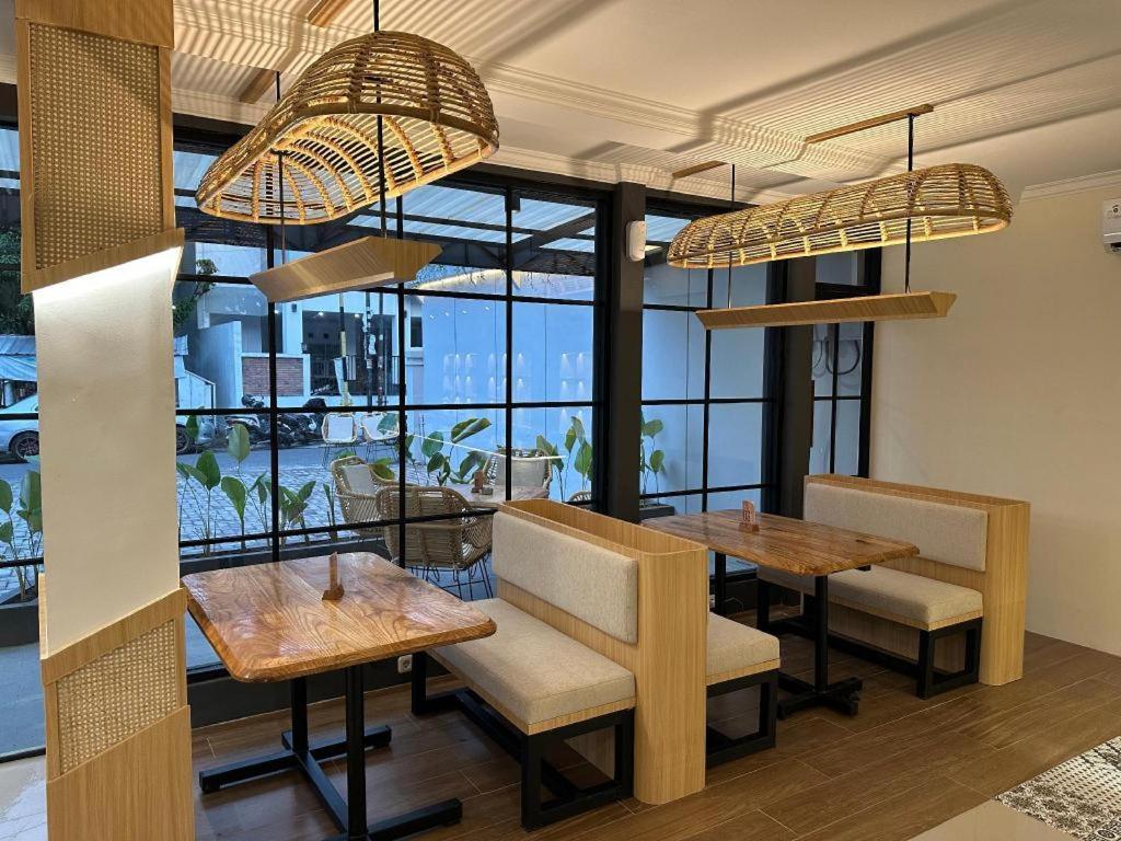 Отель Masri Living By Daphna International Джокьякарта Экстерьер фото