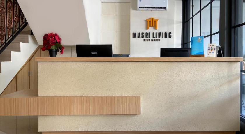 Отель Masri Living By Daphna International Джокьякарта Экстерьер фото