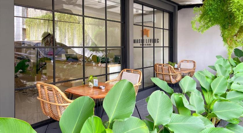 Отель Masri Living By Daphna International Джокьякарта Экстерьер фото